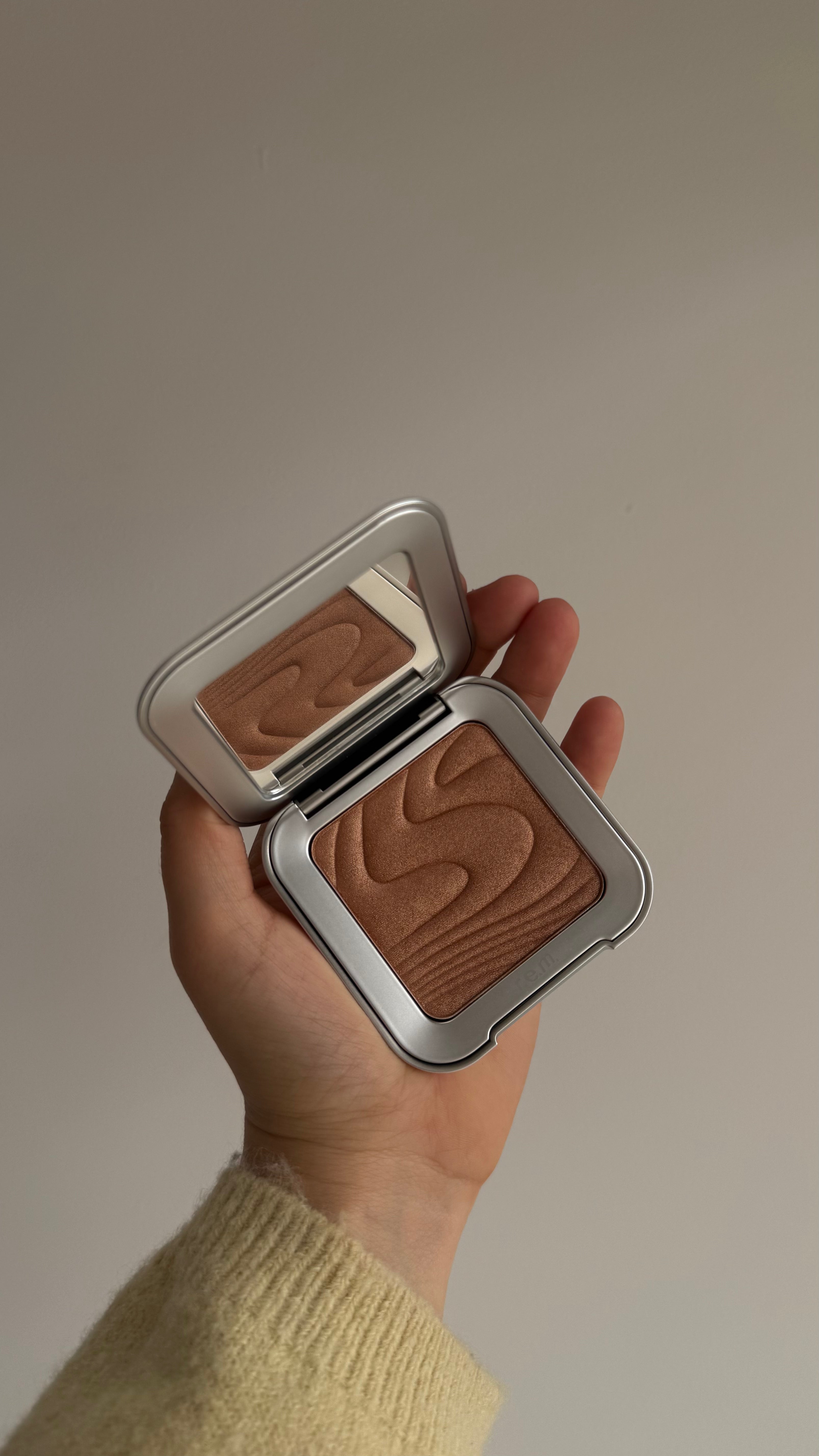Rem Beauty | interstellar highlighter topper