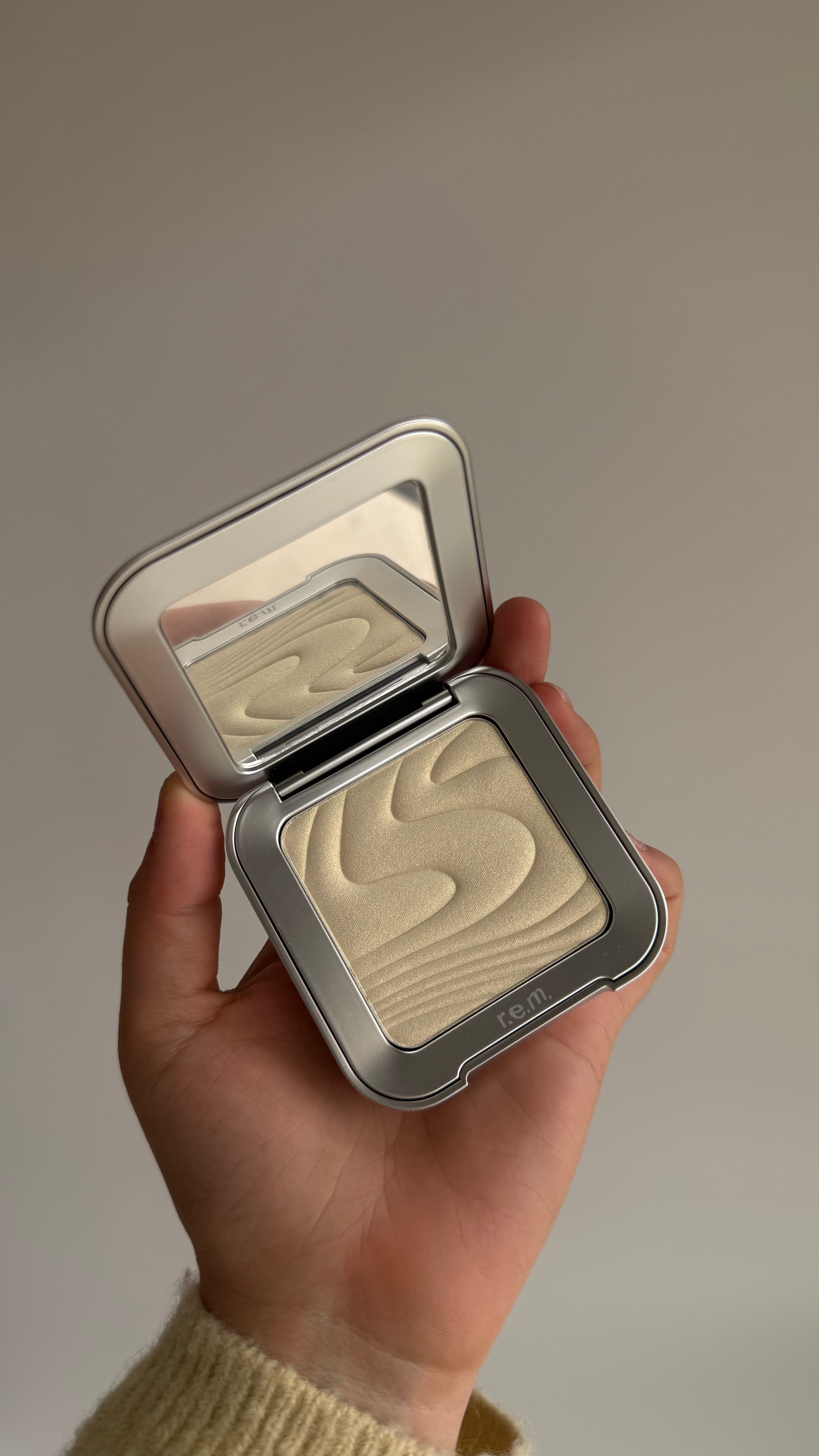 Rem Beauty | interstellar highlighter topper