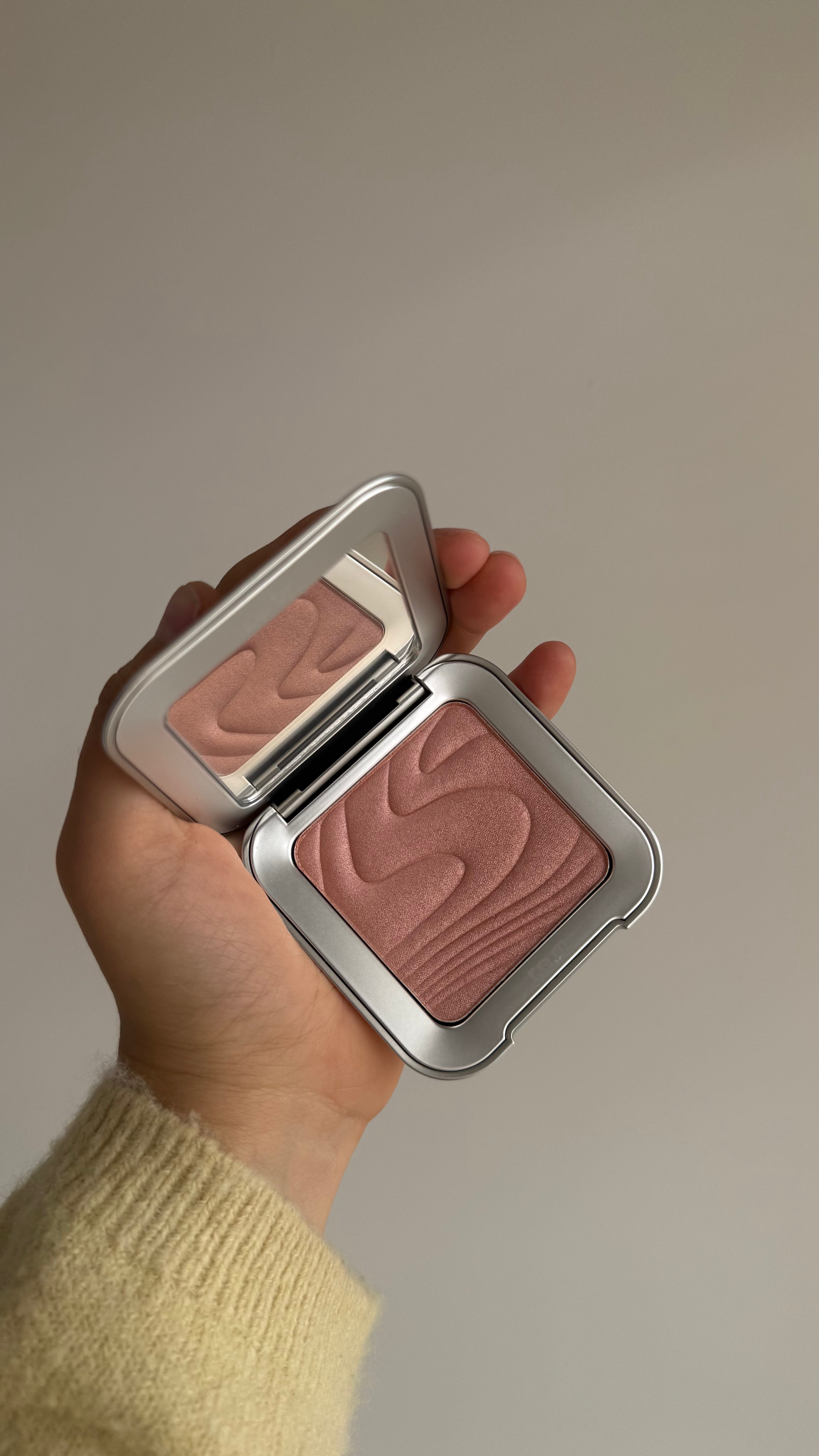 Rem Beauty | interstellar highlighter topper