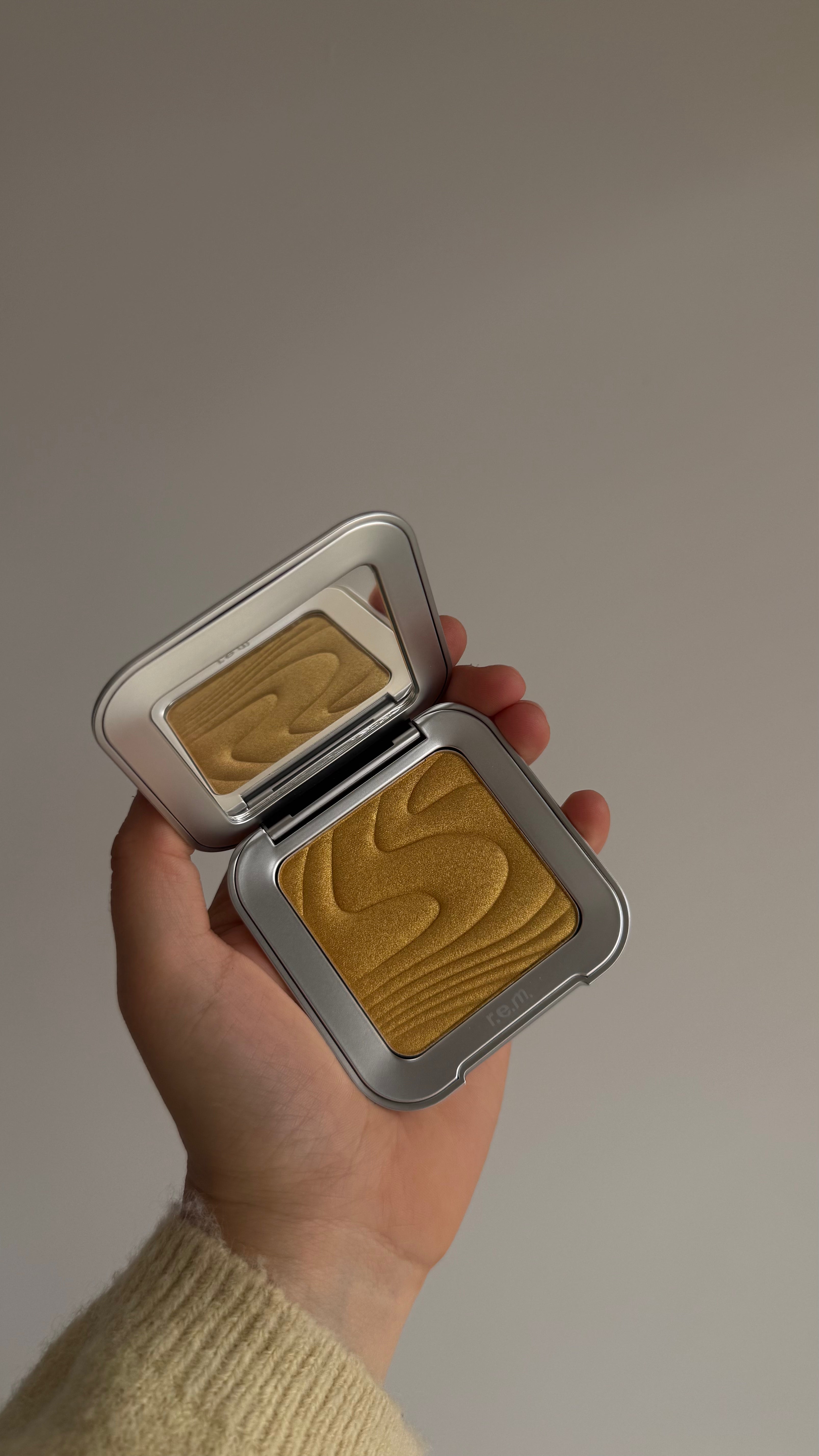Rem Beauty | interstellar highlighter topper